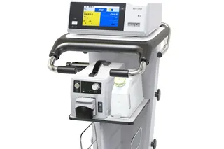 Bipolar modda AEU-120B ekranı, karma kesi ve yumuşak koagülasyon; altta UW600 pompası