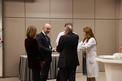 Etkinliklerimizden birinde hekimlerle ekibimiz sohbet ediyor